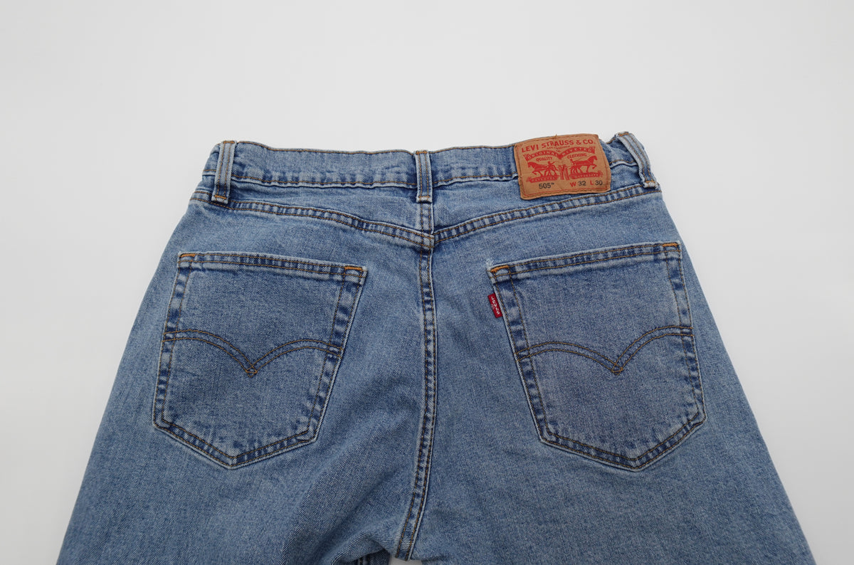 Levi's 505 Jeans W32 L30 Light Blue Denim Classic Fit - Image 3
