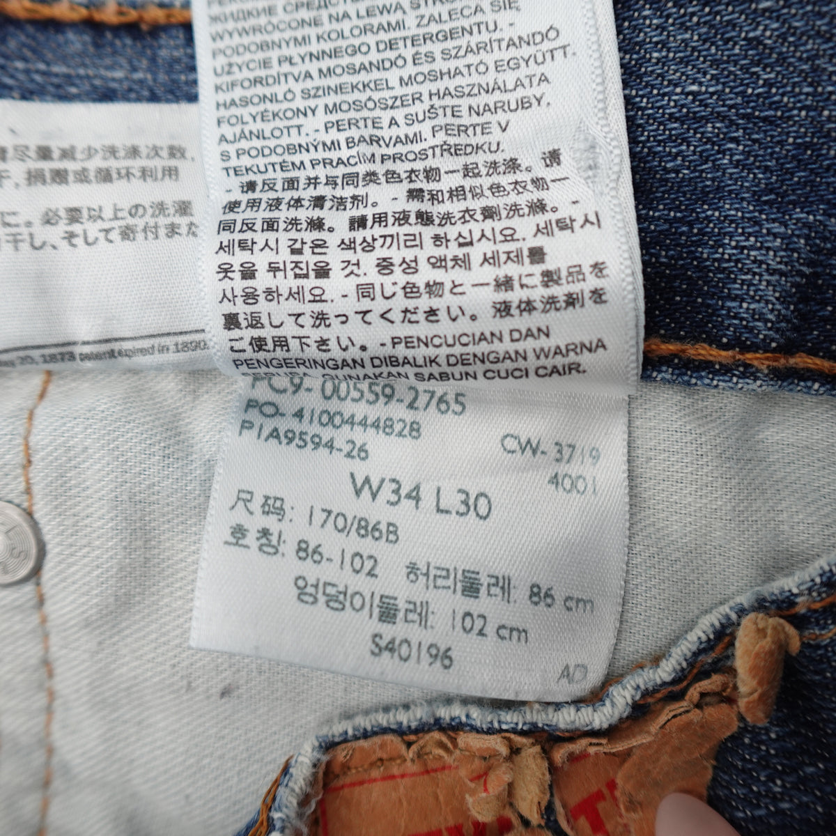 Levi's 501 Jeans Size 32 Waist Light Blue Cotton Denim Good Condition - Image 3
